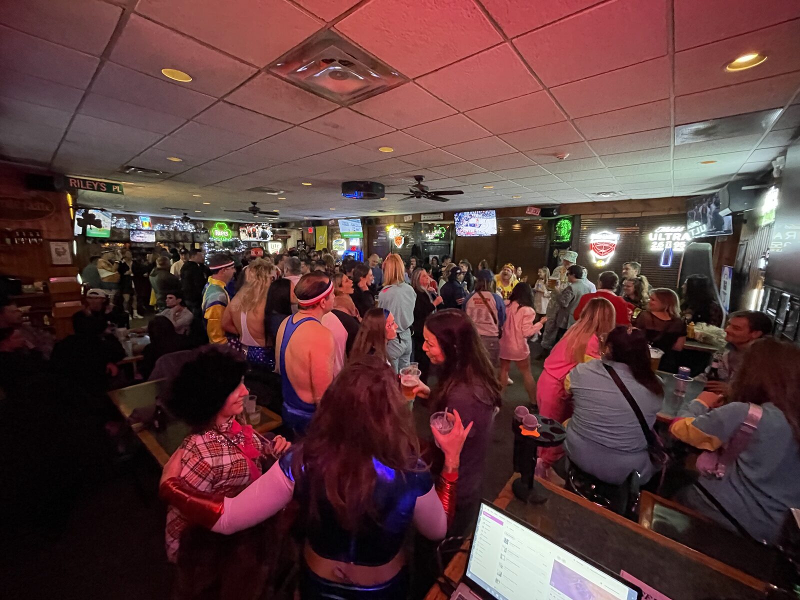 80s themed karaoke night at Riley's